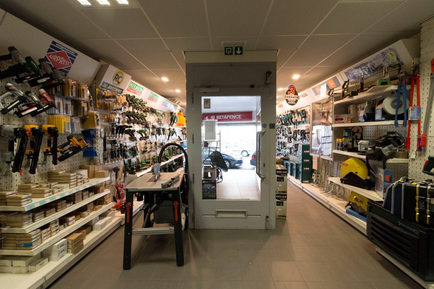Langs deze weg verlaat u onze winkel, wij danken u voor uw bezoek.