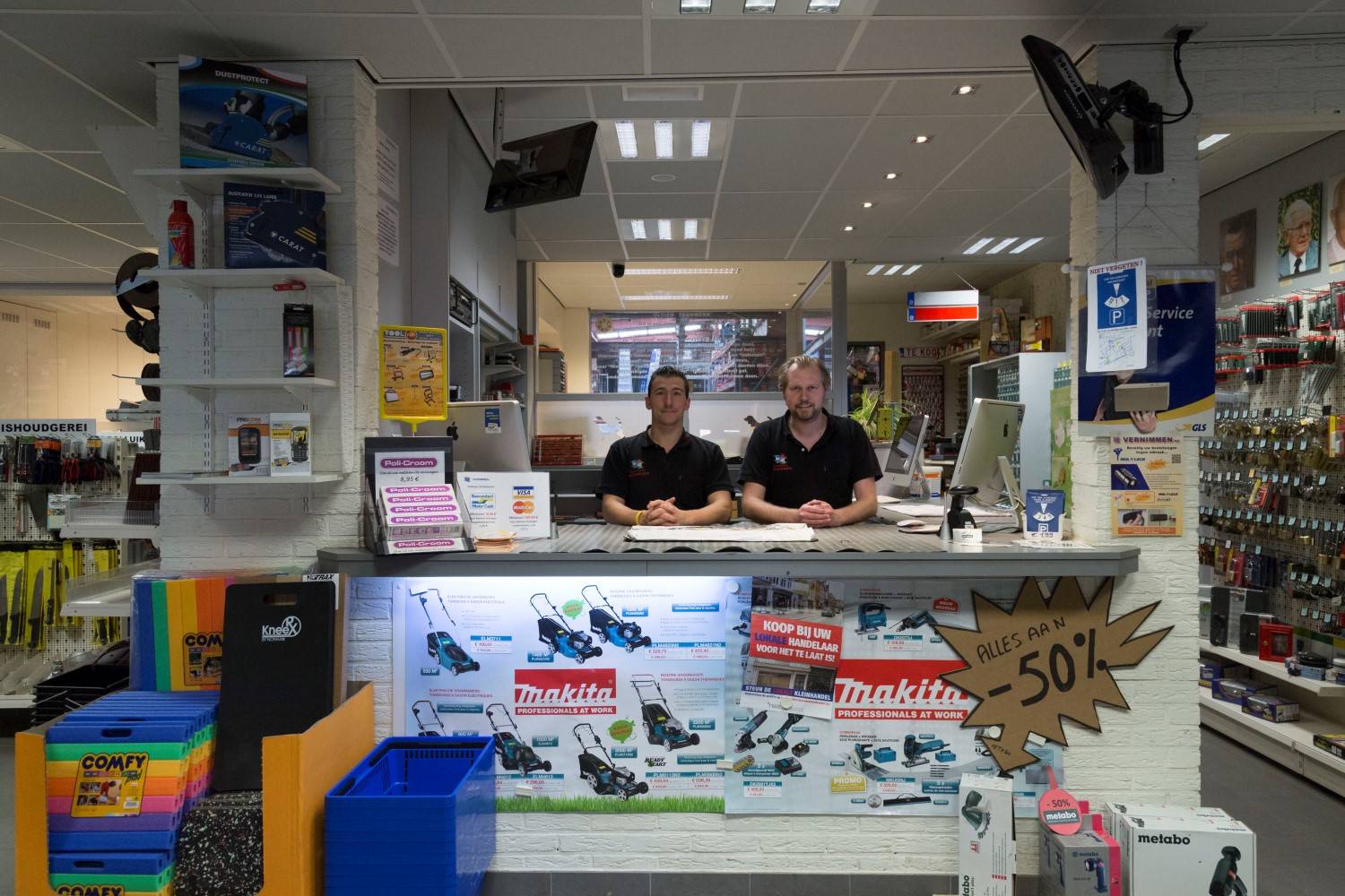 Onze medewerkers staat u bij met raad en daad