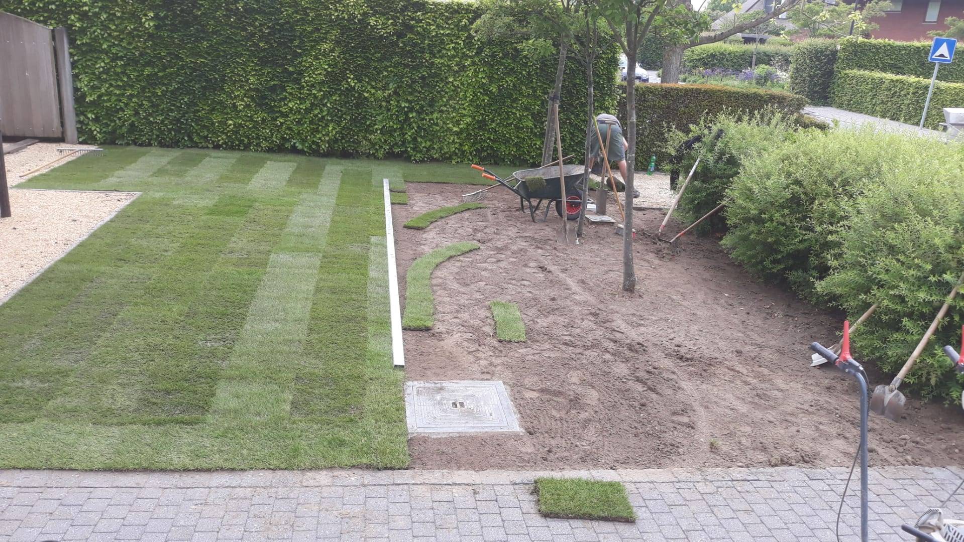 Plaatsen van graszoden